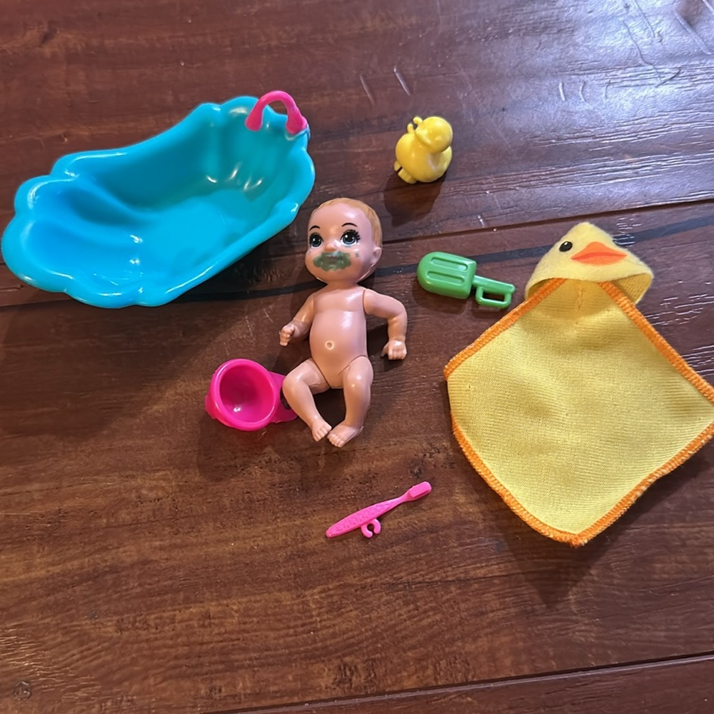 Barbie Skipper Babysitters Inc GHV84 Messy Face Baby